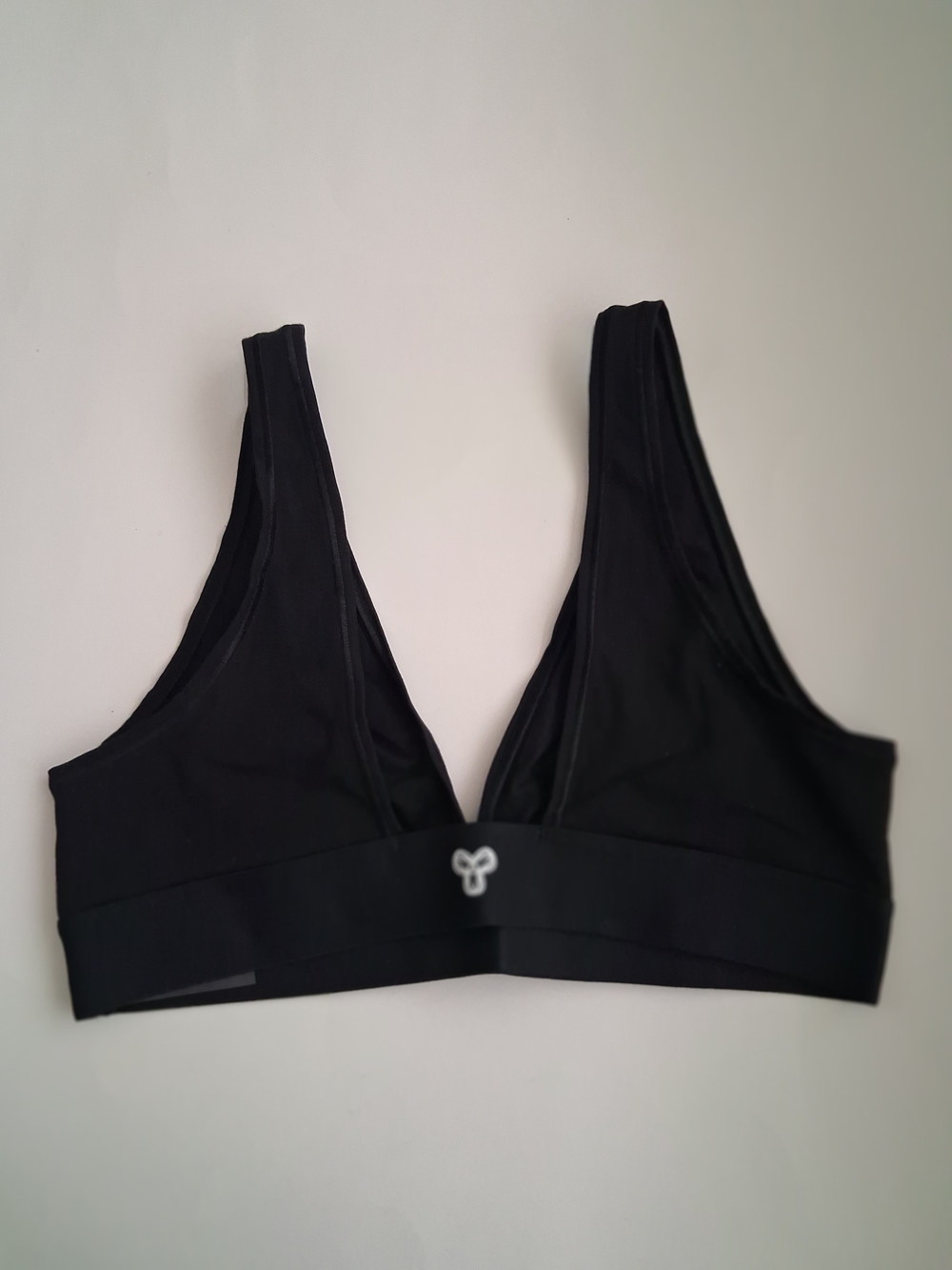 TNA Triangle Style Black Wireless V-Neck Bralette Size L